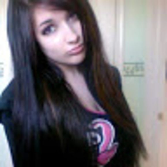 Meet your Posher, Alyssa - Picture 1 of 1